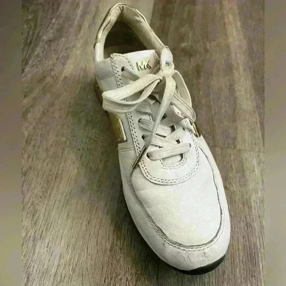 Michael Kors White Leather Sneakers with gold detail - Picture 11 of 15